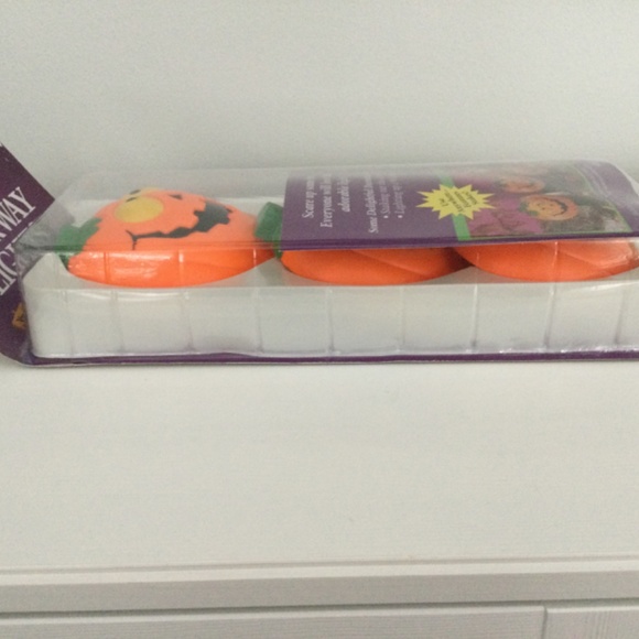 Set of 3 Pumpkin Jack-o-Latern Walkway Lights - Picture 7 of 7